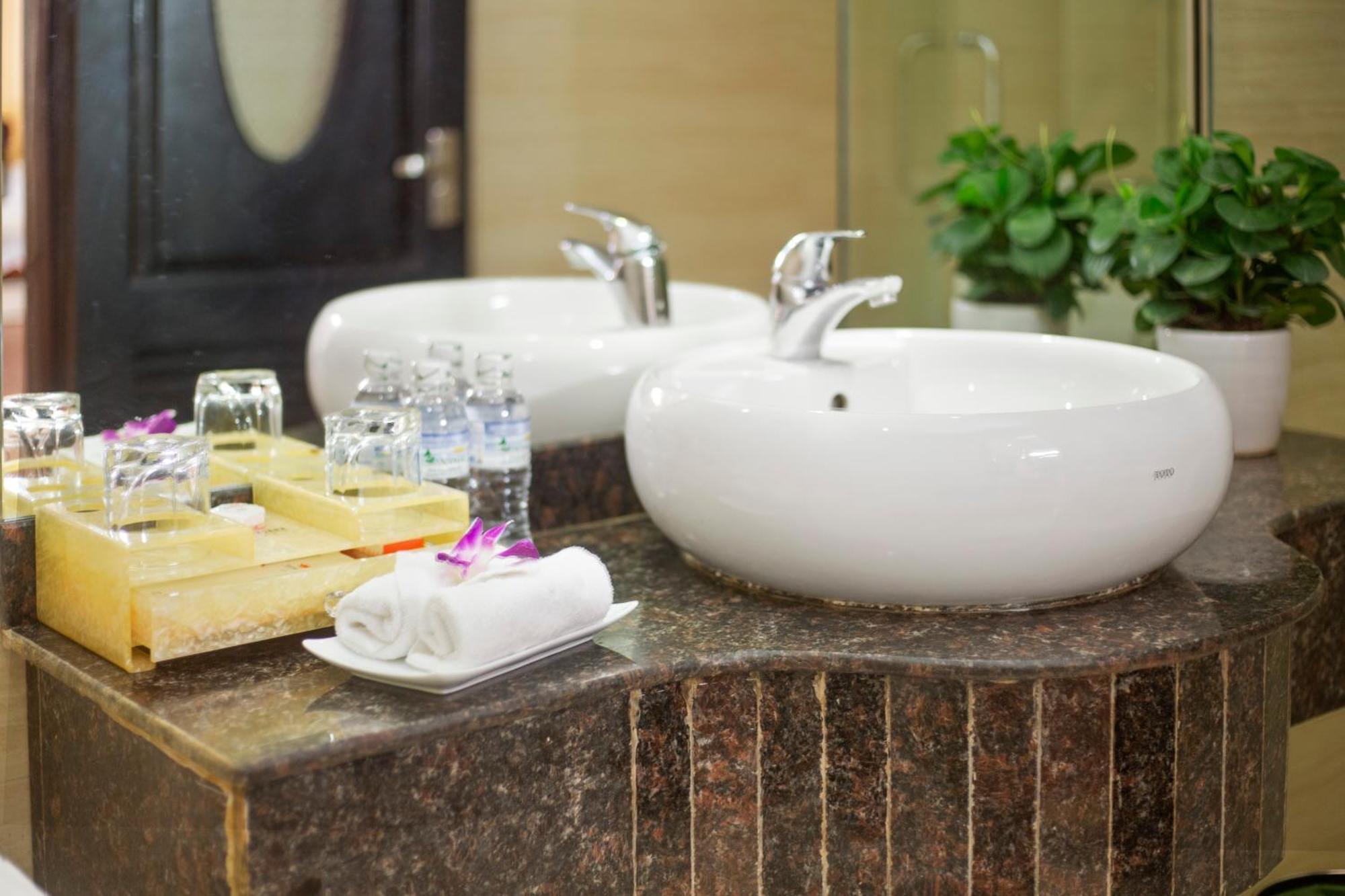 Phuong Anh Hotel 1 Hai Duong Bagian luar foto
